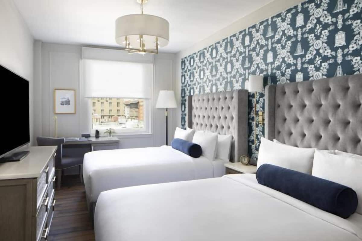 Premium bedding, in-room safe, desk, laptop workspace