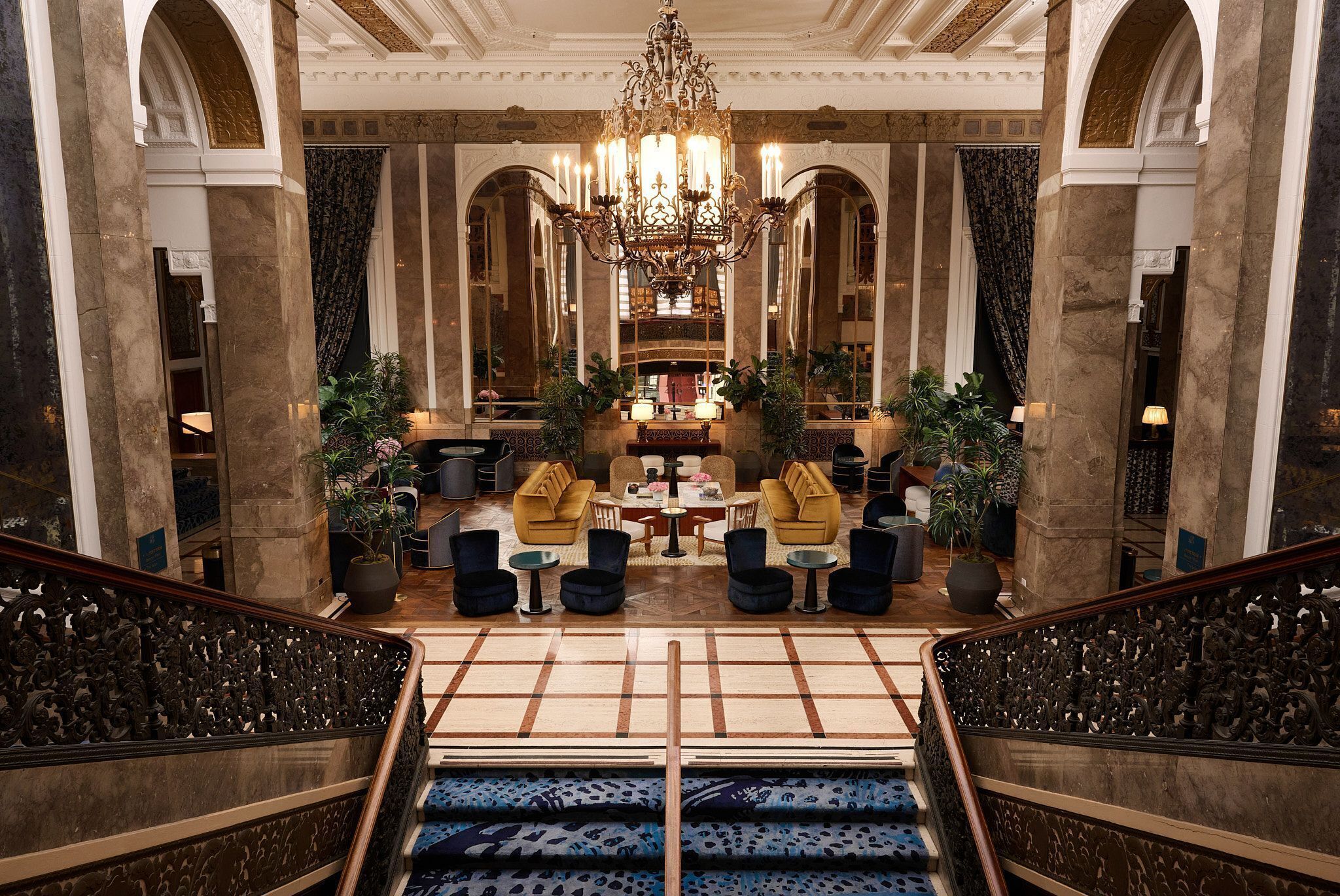 Lobby lounge