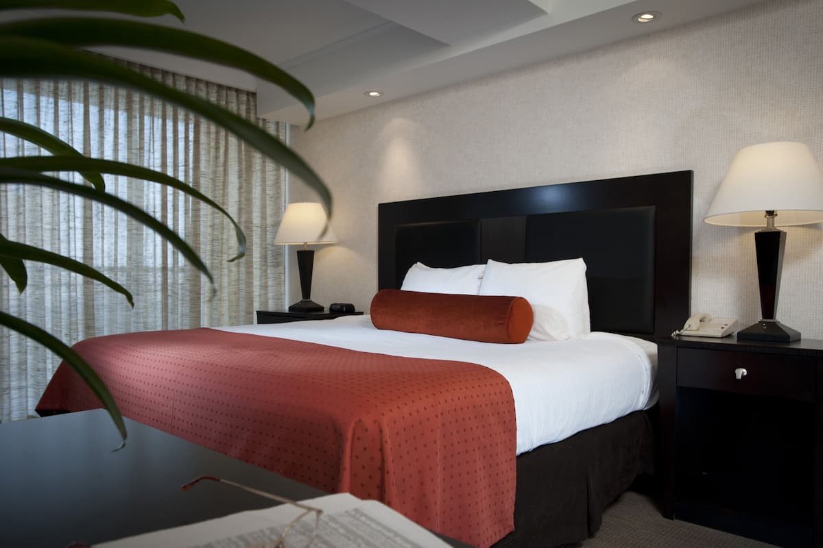 Escritorio, tabla de planchar con plancha, cunas gratuitas