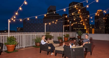 El Tropicano Riverwalk Hotel