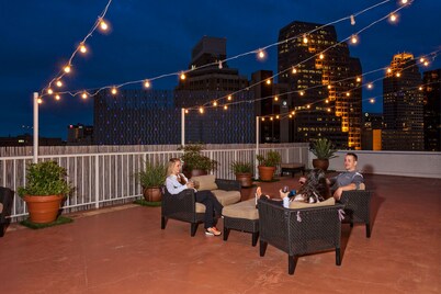 El Tropicano Riverwalk Hotel