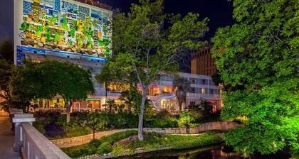 El Tropicano Riverwalk Hotel