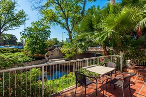 Lake - El Tropicano Riverwalk Hotel (San Antonio)