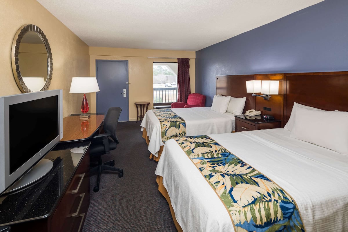 1 chambre, literie de qualité supérieure, surmatelas, bureau