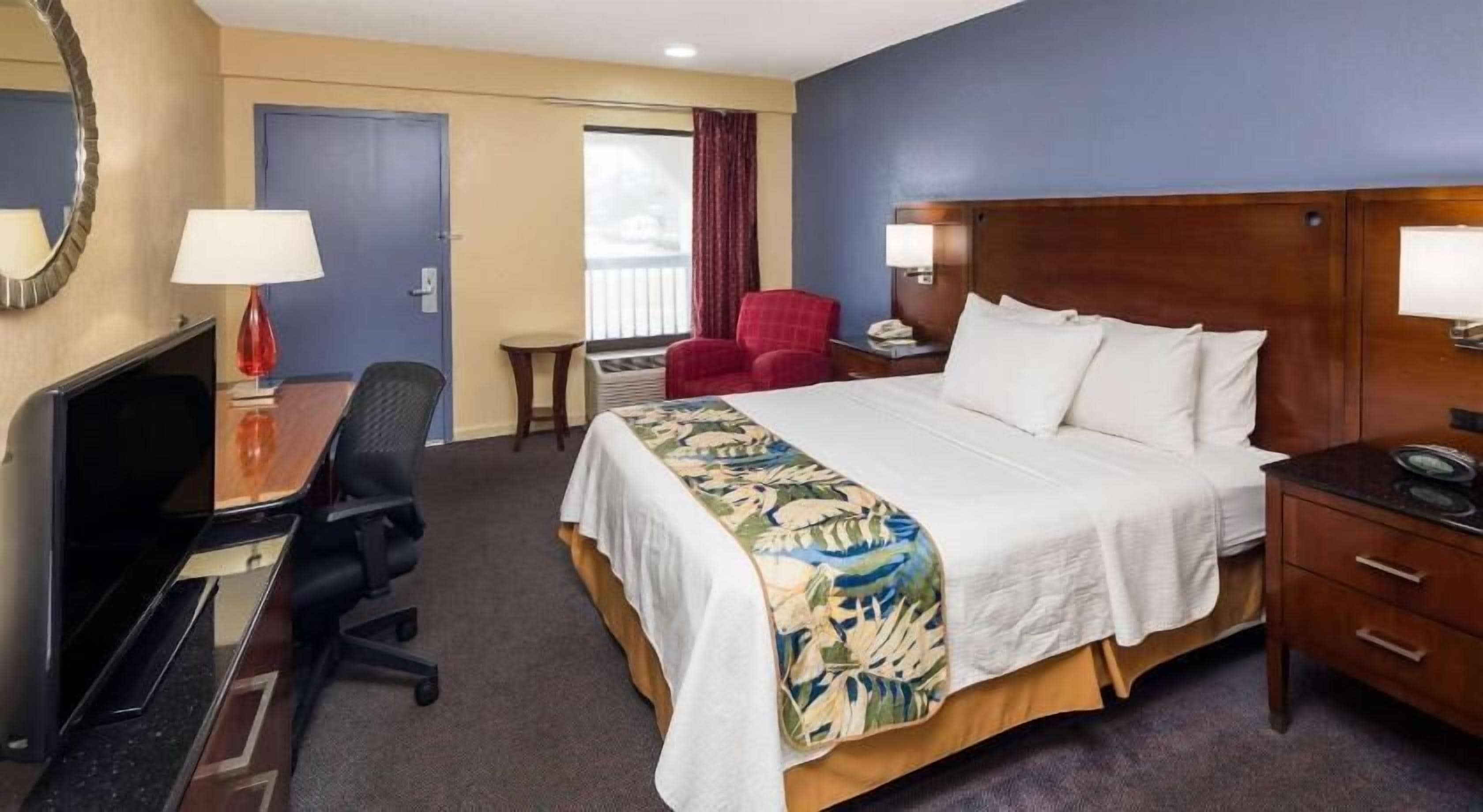 1 bedroom, premium bedding, pillow-top beds, desk