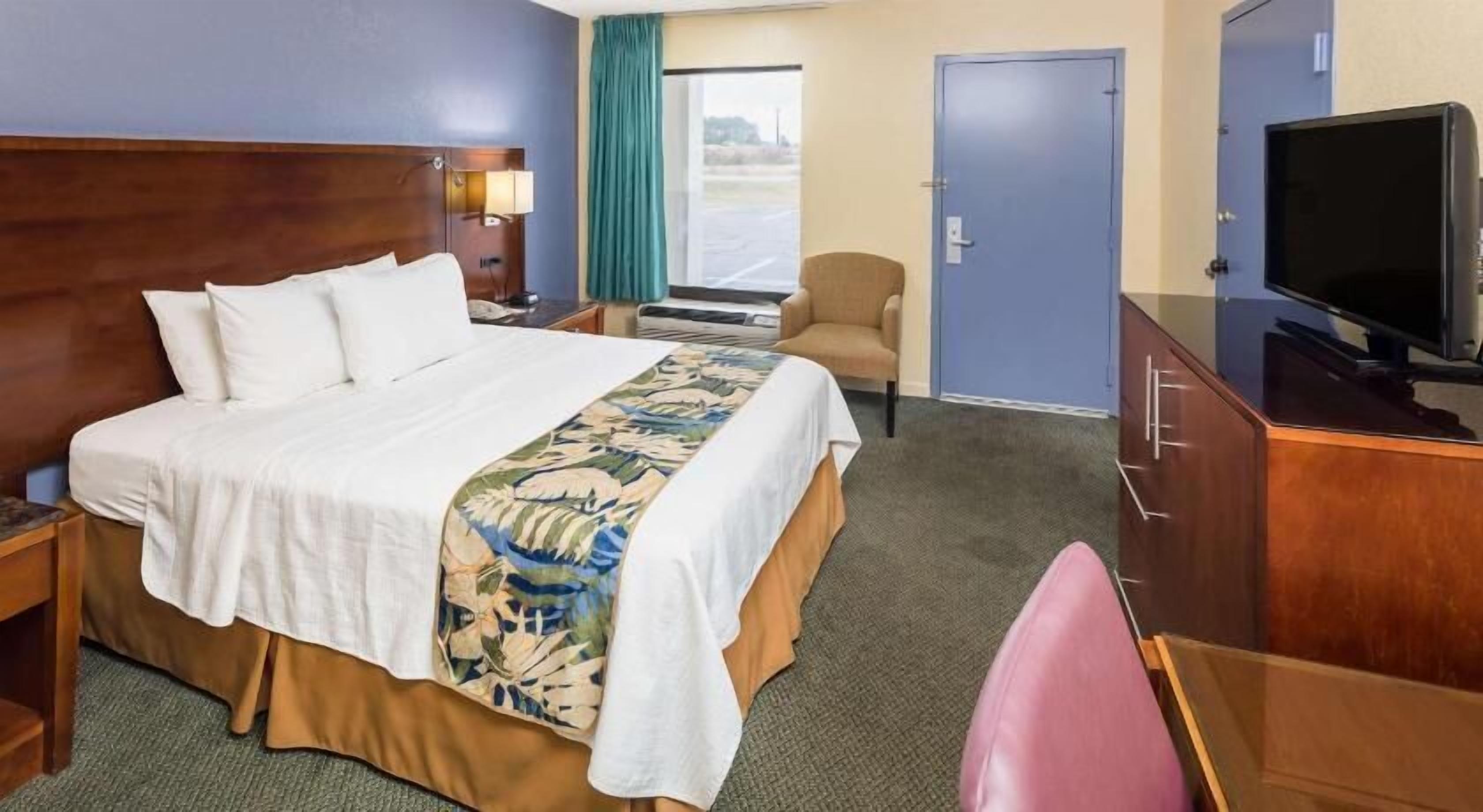 1 bedroom, premium bedding, pillow-top beds, desk