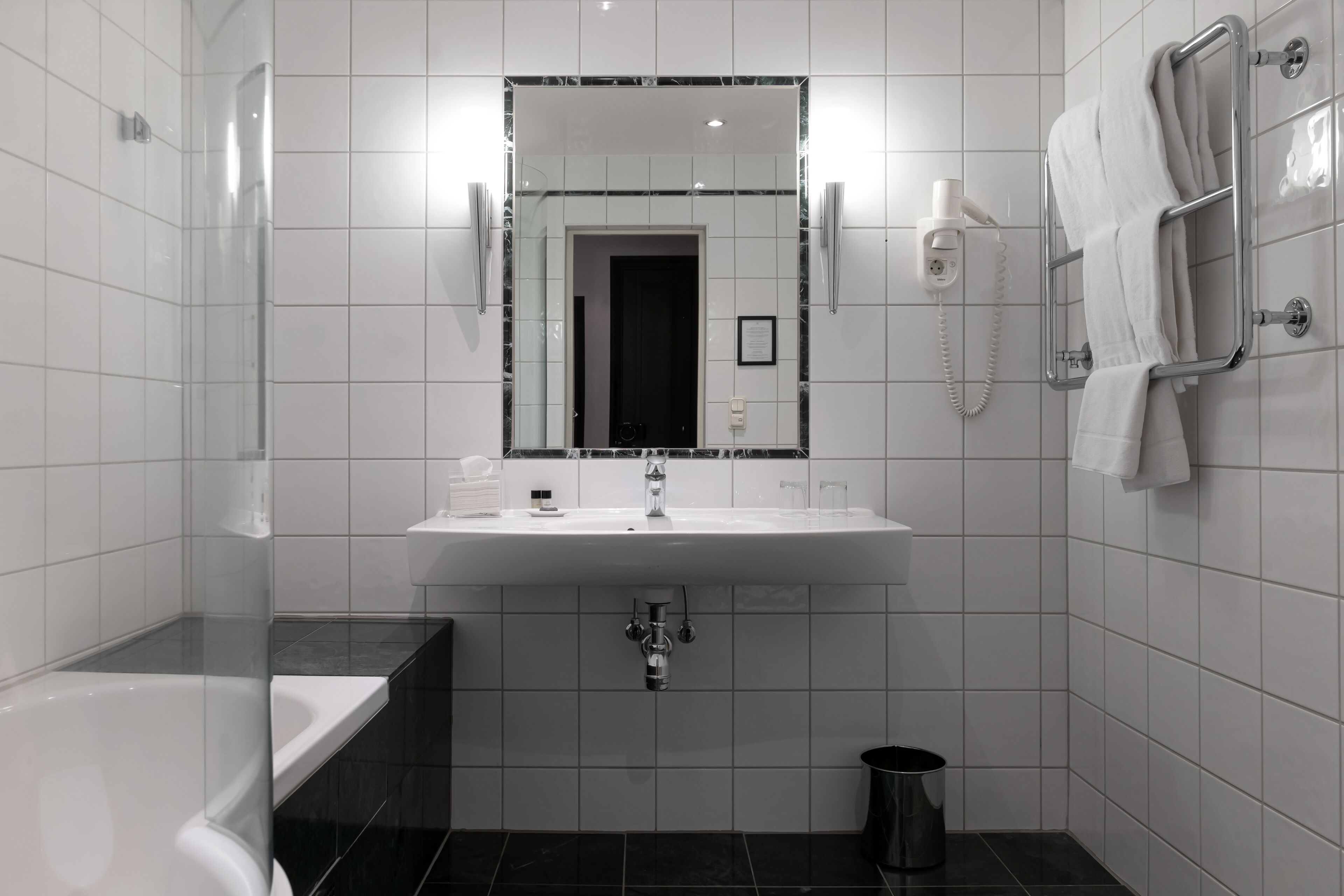 Photo - Elite Hotel Savoy