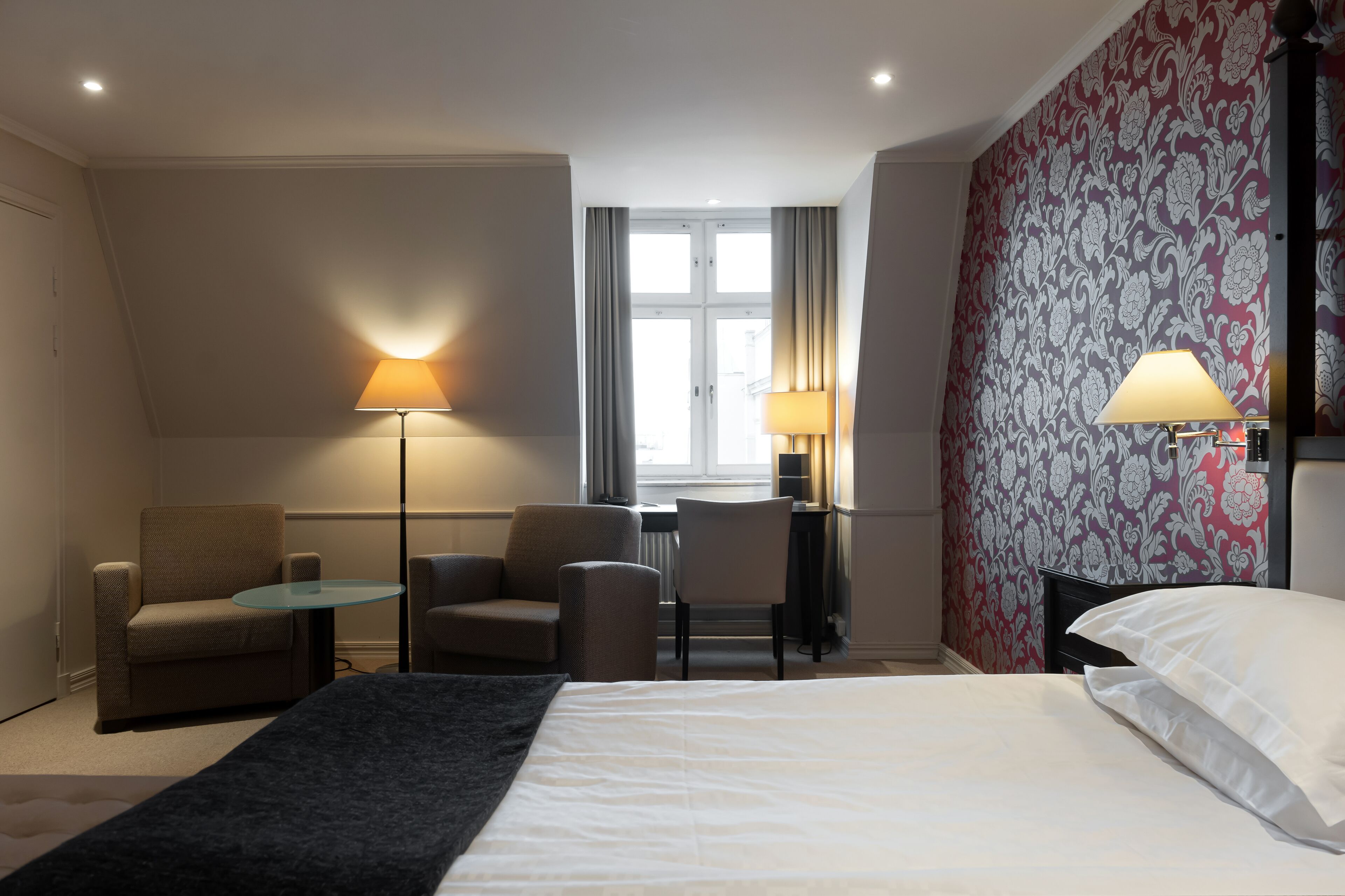 deluxe room | 1 bedroom, in-room safe, individually decorated, individually furnished