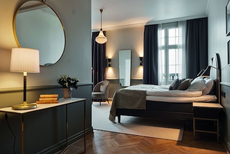 Junior Suite | 1 bedroom, in-room safe, individually decorated, individually furnished