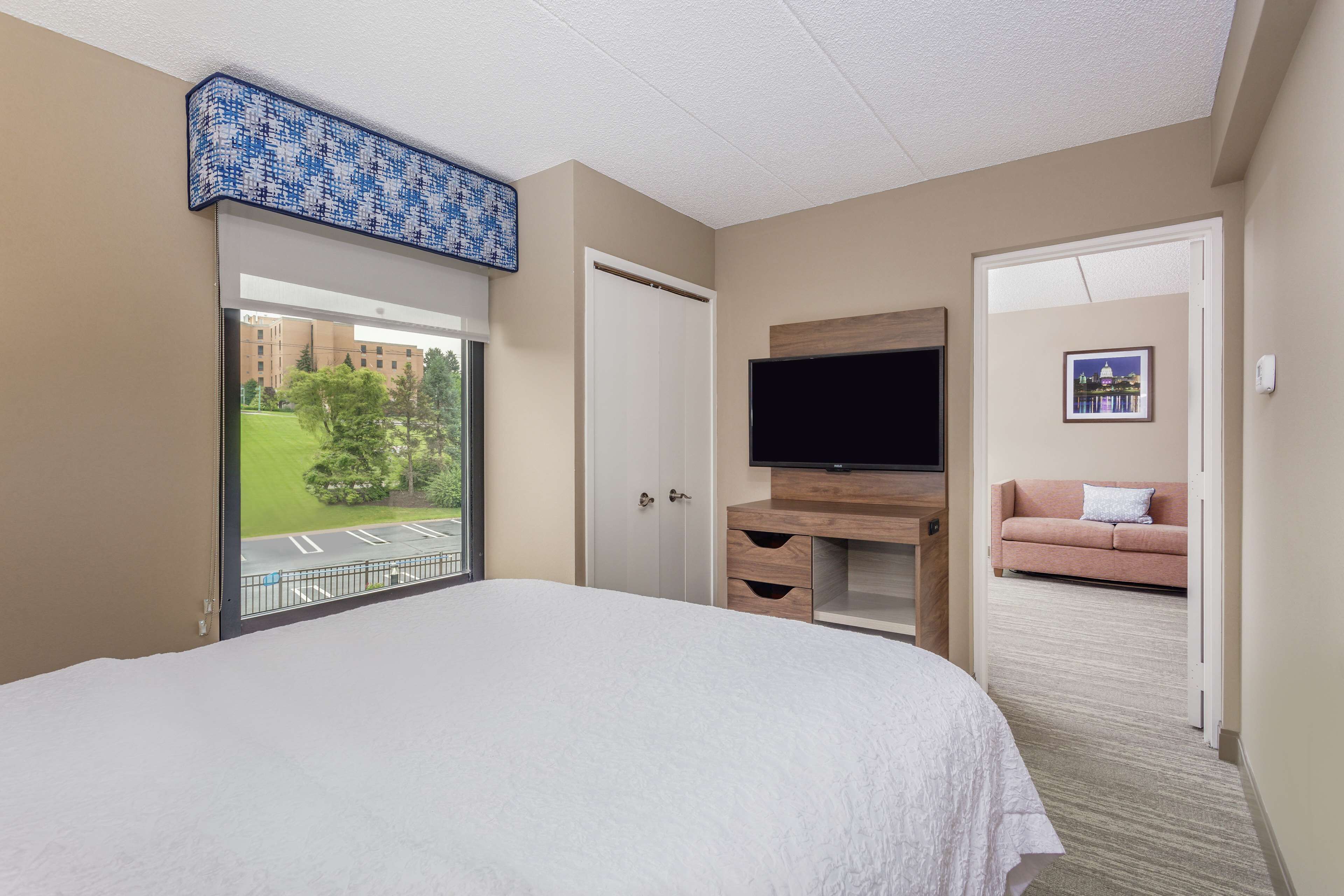 Suite, 1 Queen Bed with Sofa bed | Premium bedding, in-room safe, desk, iron/ironing board