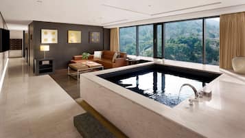 1 bedroom, premium bedding, down comforters, minibar