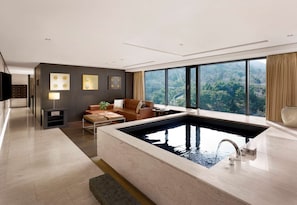 Premium bedding, down comforters, minibar, in-room safe - BanyanTree Club & Spa Seoul (Seoul)