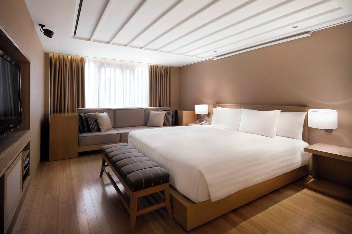 1 bedroom, premium bedding, down comforters, minibar
