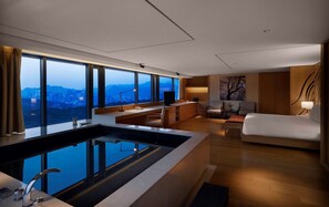 1 bedroom, premium bedding, down comforters, minibar