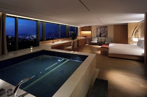 Premium bedding, down comforters, minibar, in-room safe - BanyanTree Club & Spa Seoul (Seoul)