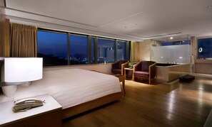 1 bedroom, premium bedding, down duvets, minibar