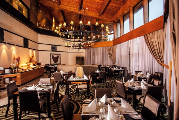 2 restaurants, dinner served, Chinese cuisine