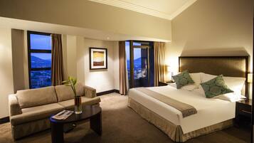 Minibar, coffres-forts dans les chambres, bureau, Wi-Fi gratuit