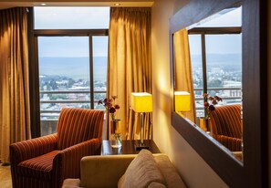 1 chambre, minibar, coffres-forts dans les chambres, bureau