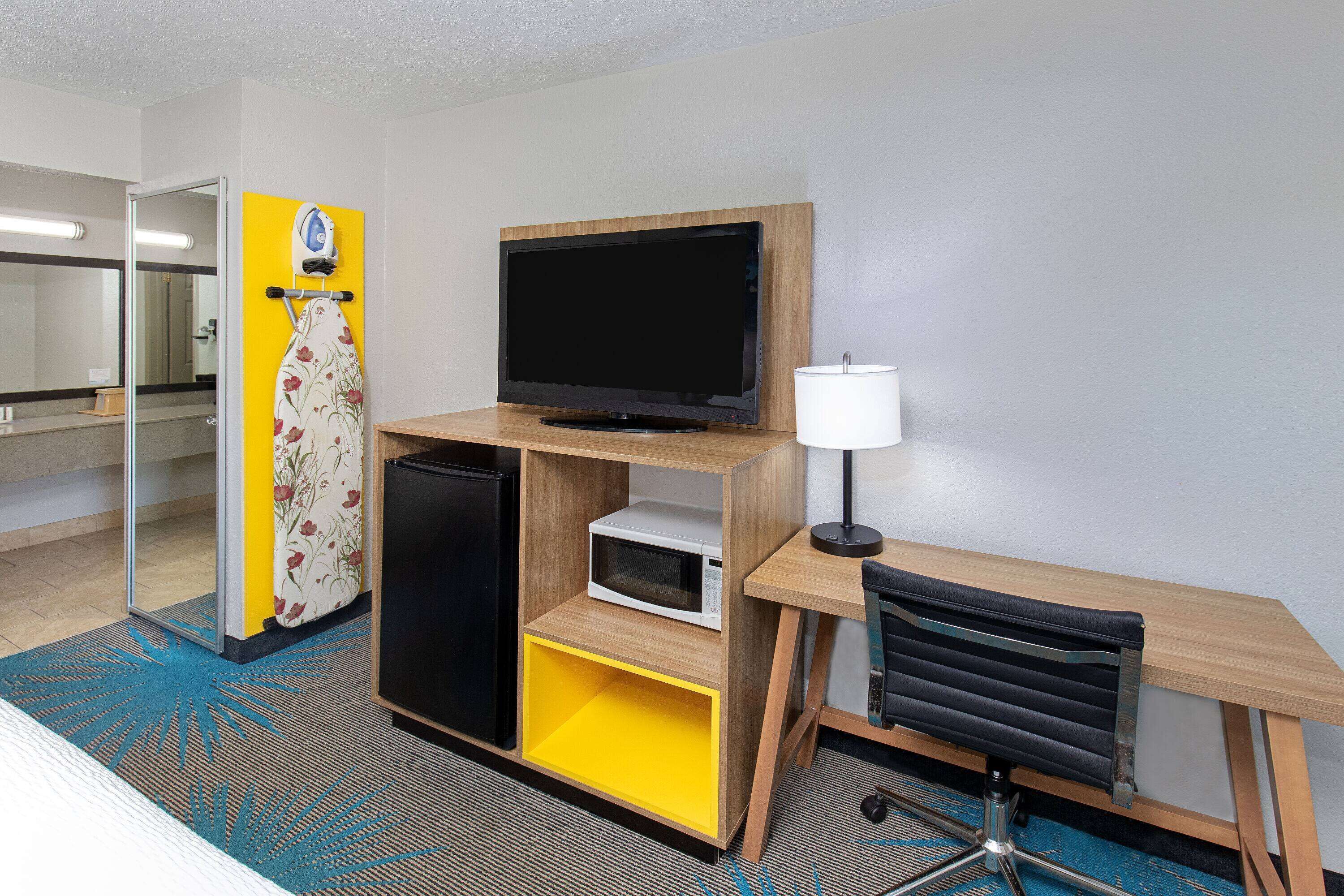 individually decorated, individually furnished, desk, laptop workspace