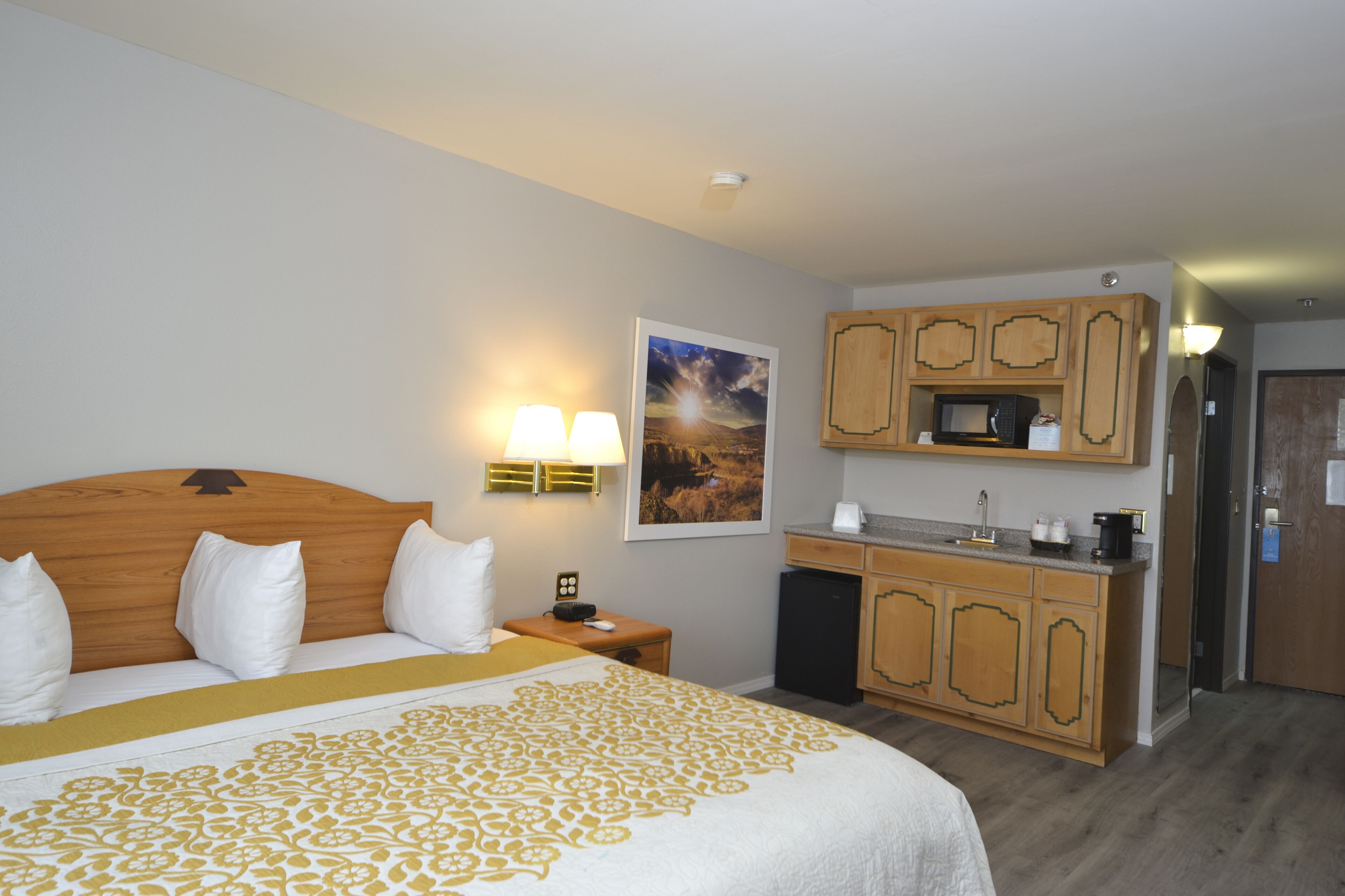 room, 1 king bed, non smoking | desk, laptop workspace, blackout curtains, iron/ironing board