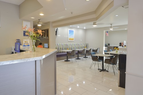 Days Inn & Suites by Wyndham Airport Albuquerque