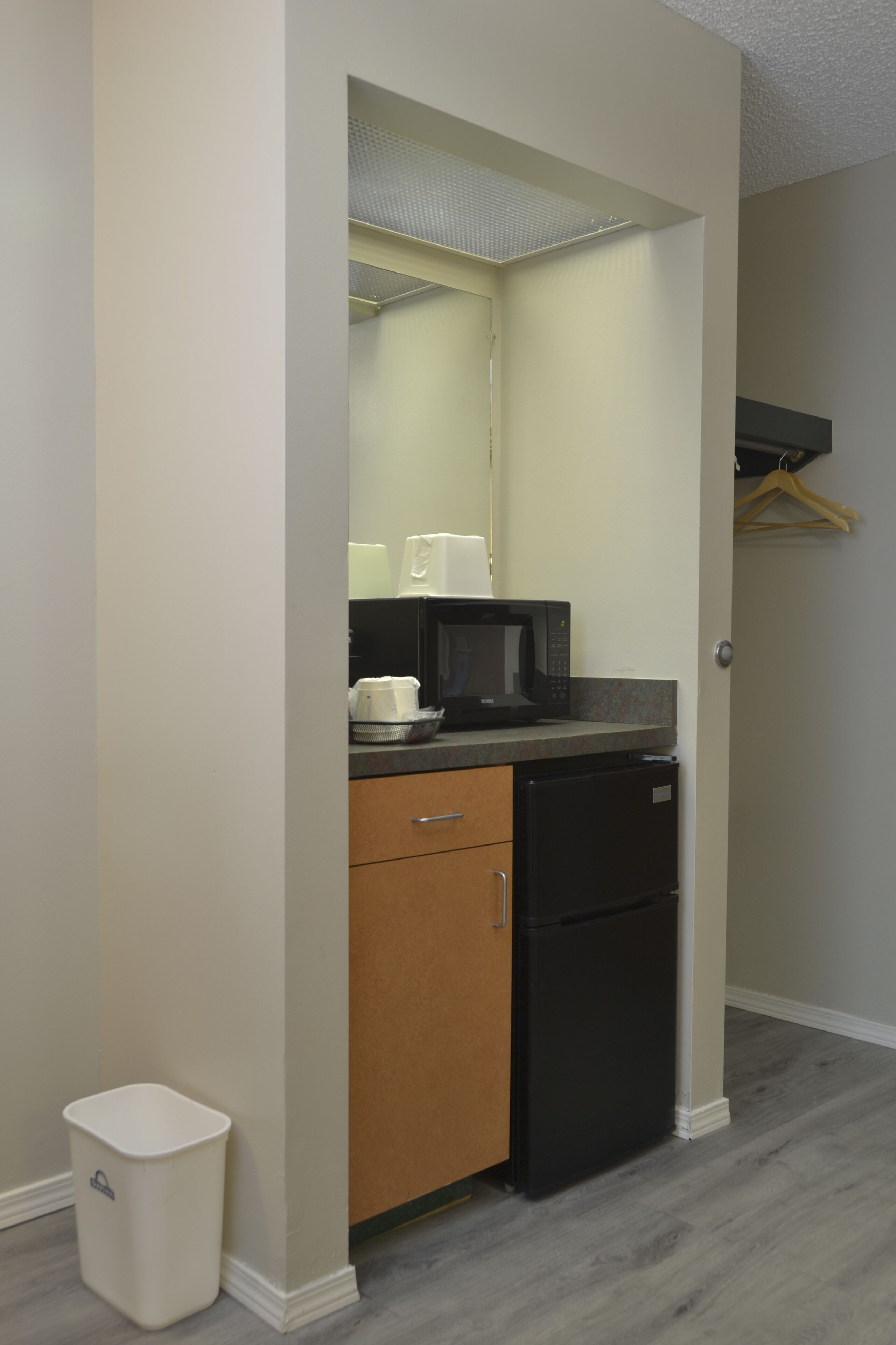 studio suite, 1 king bed, non smoking | desk, laptop workspace, blackout curtains, iron/ironing board