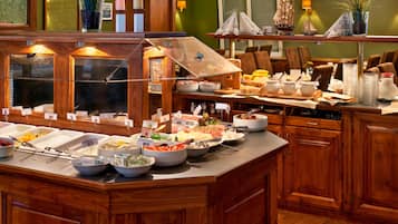 Bữa sáng buffet hàng ngày (15.00 EUR/mỗi người)
