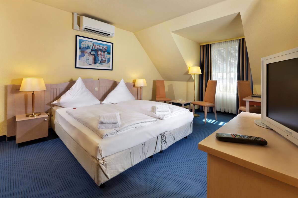 In-room safe, desk, blackout curtains, soundproofing