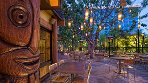 2 restaurants, breakfast, lunch, dinner served; American cuisine 