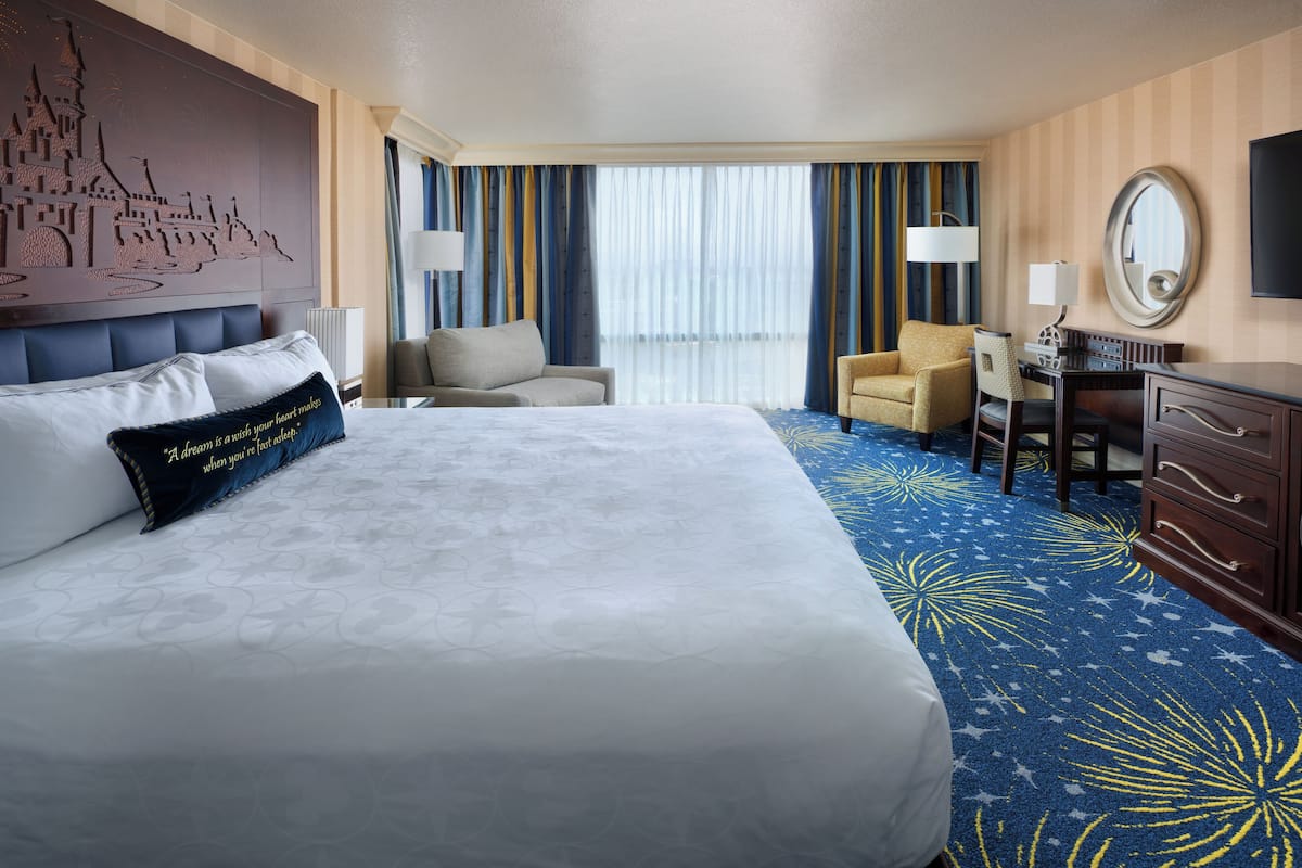 Premium bedding, in-room safe, individually decorated