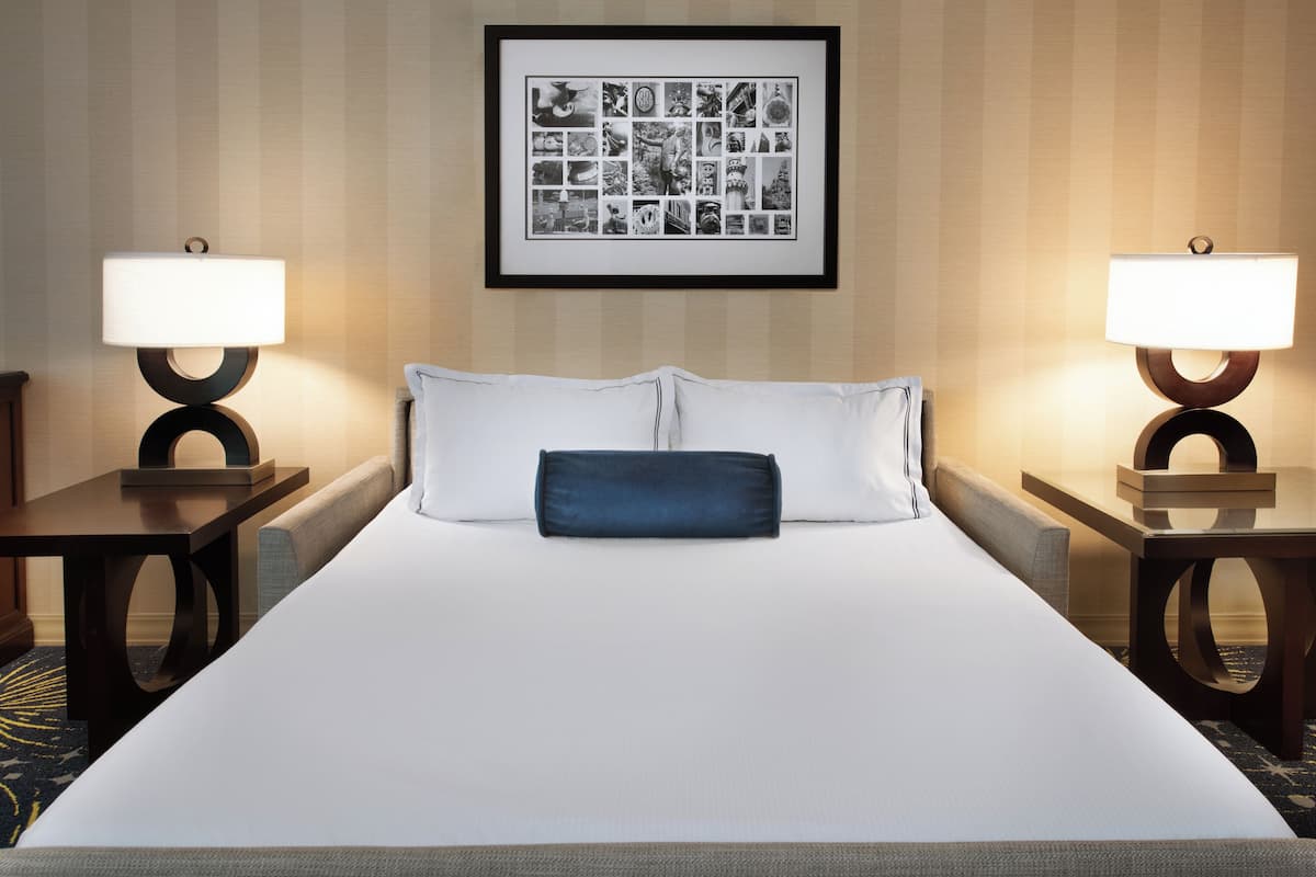 Premium bedding, in-room safe, individually decorated