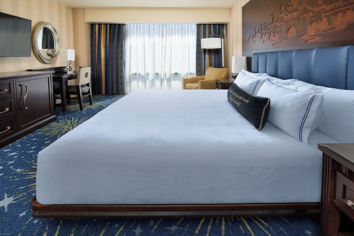 Premium bedding, in-room safe, individually decorated