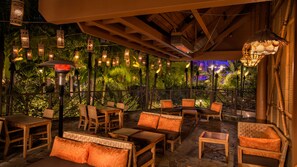 2 restaurants, breakfast, lunch, dinner served; American cuisine 