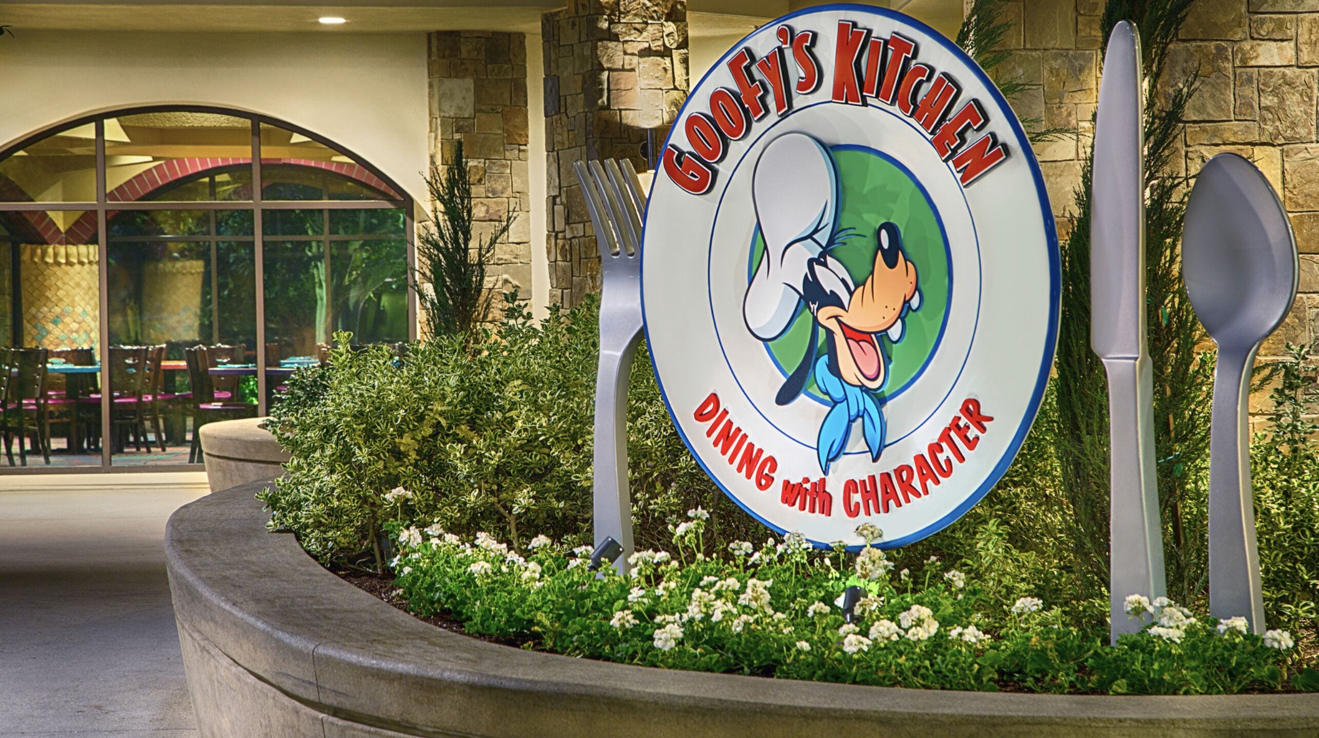 2 restaurants, breakfast, lunch, dinner served; american cuisine