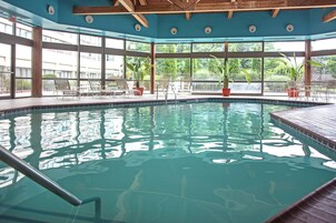 Una piscina cubierta