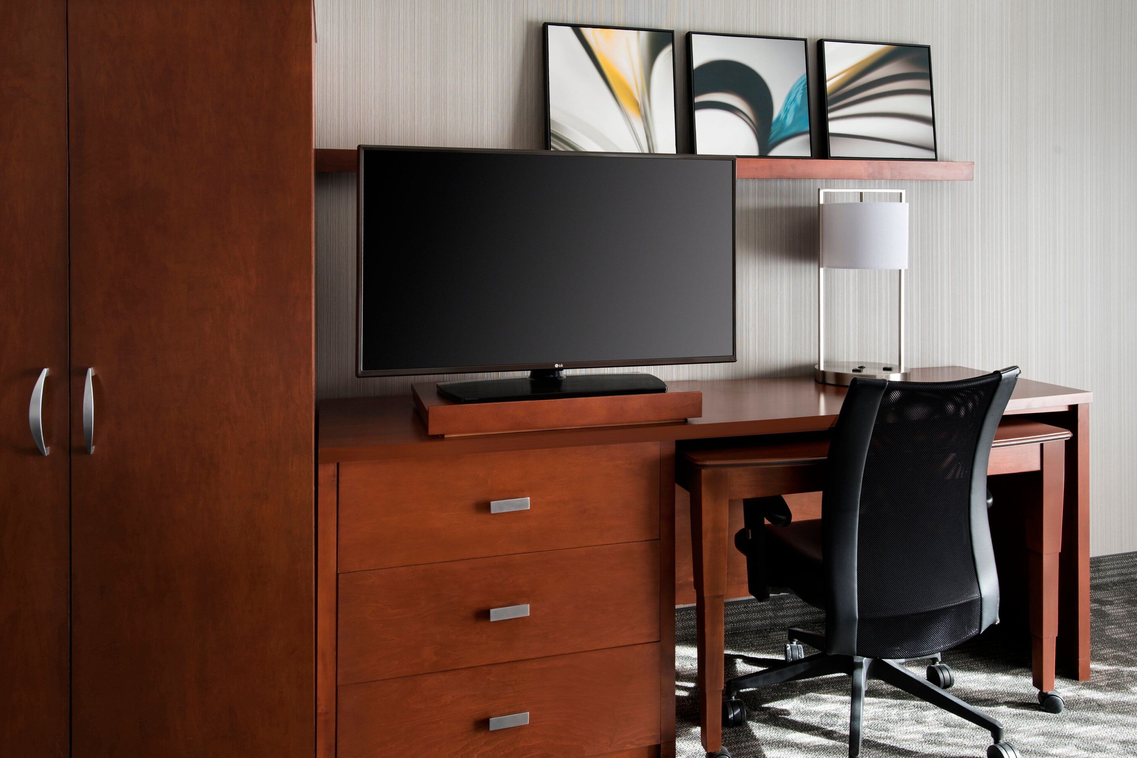 1 bedroom, premium bedding, pillow-top beds, desk