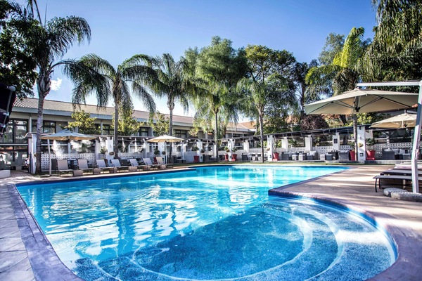 Outdoor pool, free pool cabanas, pool loungers
