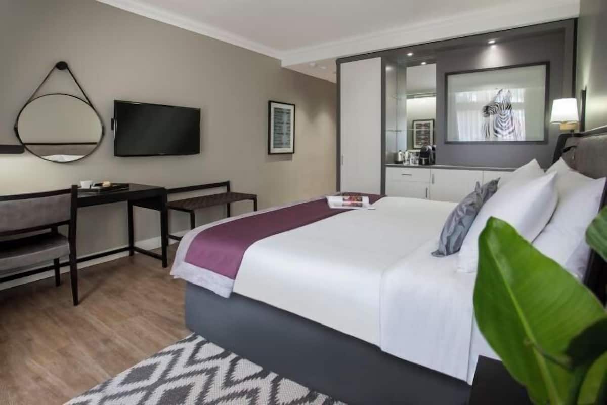 Minibar, in-room safe, desk, laptop workspace