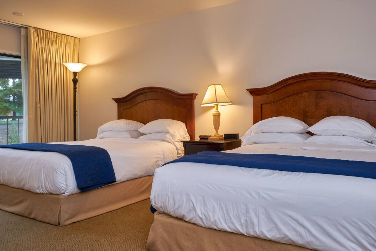 Down comforters, in-room safe, desk, iron/ironing board