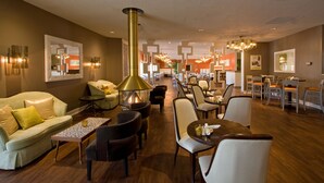 Lounge - Inn at the Commons (Medford)