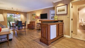 Executive Suite, 1 King Bed | Private kitchen | Coffee/tea maker, fridge, microwave - Inn at the Commons (Medford)