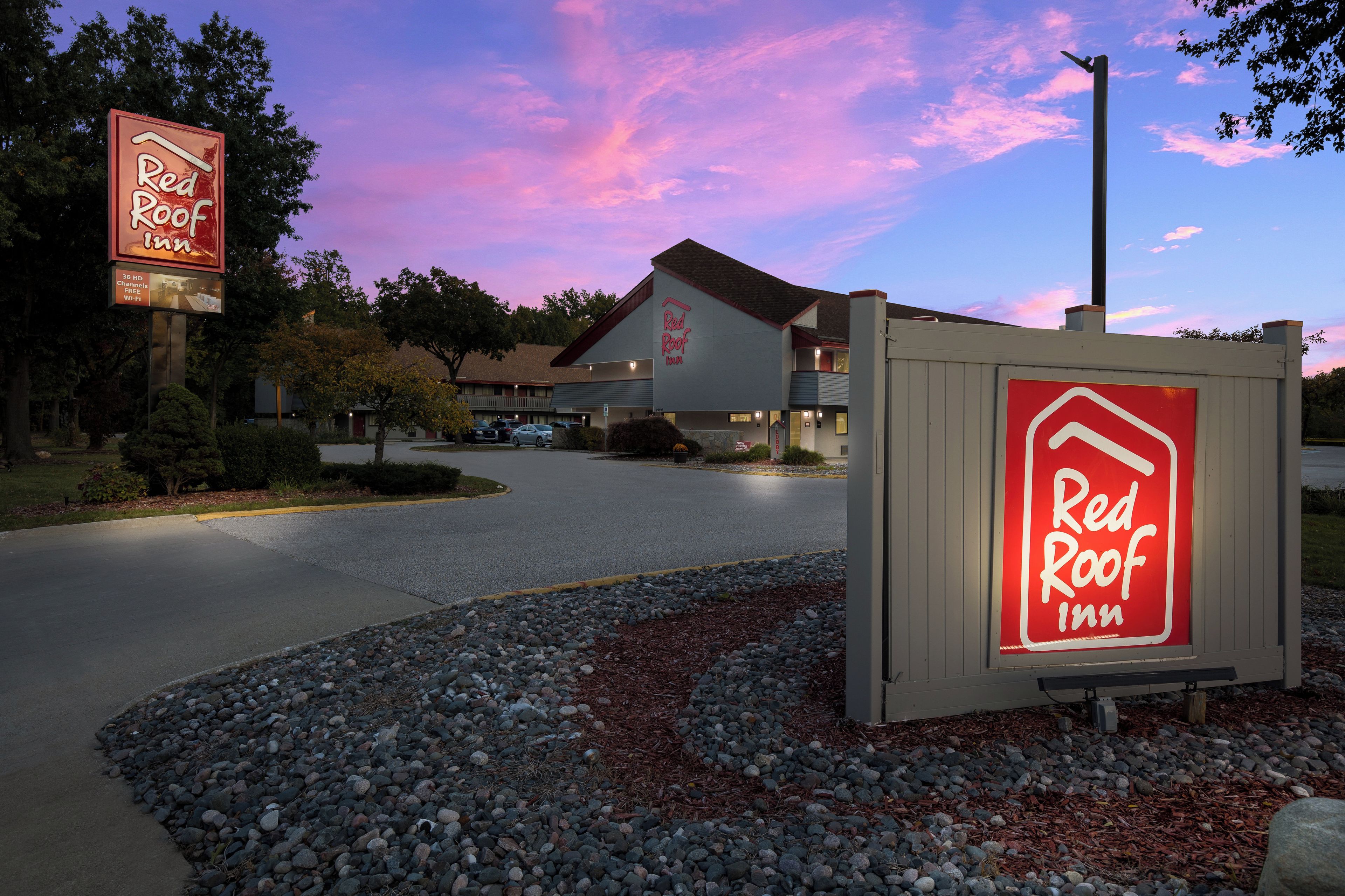A Red Roof Inn with a clear sky and a sunset.