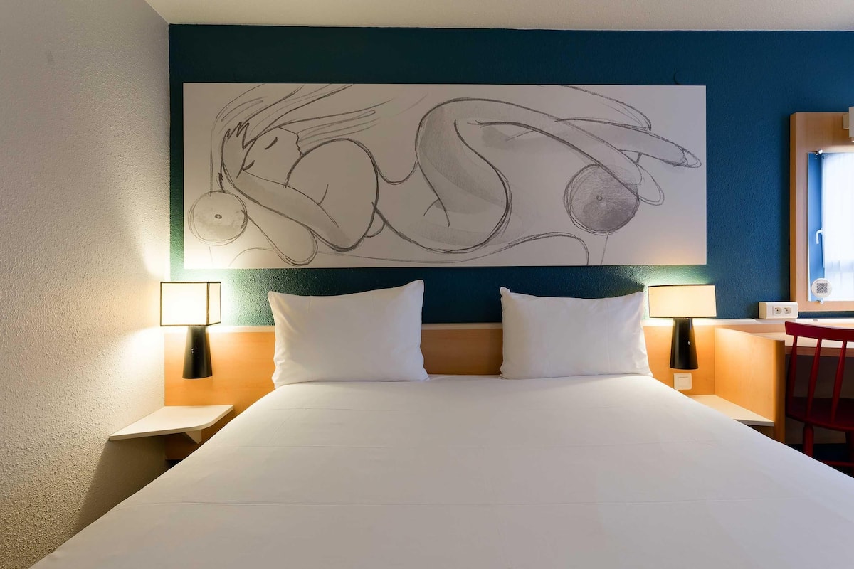 Comfort Double Room, Non Smoking | Desk, blackout drapes, soundproofing, iron/ironing board (on request)