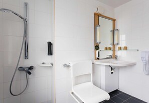 Douche, articles de toilette écologiques, sèche-cheveux