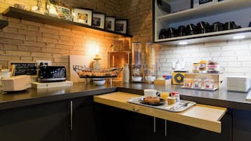 Bữa sáng buffet hàng ngày với phụ phí nhỏ