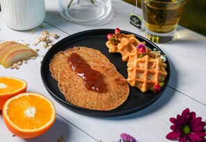 Daily buffet breakfast for a fee - B&B Hotel Reims Centre Erlon (Reims)