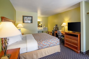 Room, 1 King Bed | Egyptian cotton sheets, premium bedding, pillowtop beds, desk