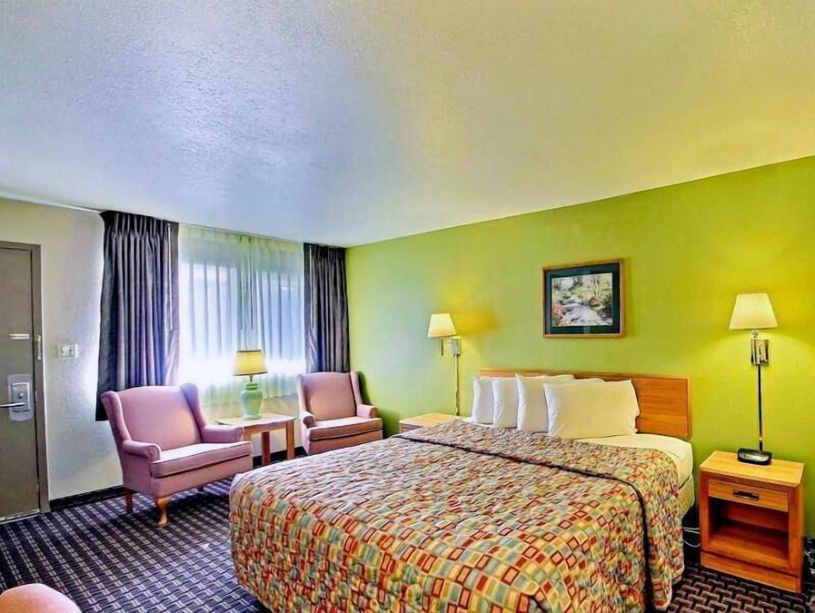 Egyptian cotton sheets, premium bedding, pillowtop beds, desk