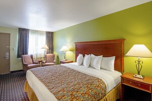 Room, 1 King Bed | Egyptian cotton sheets, premium bedding, pillowtop beds, desk